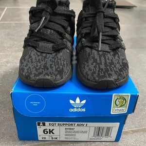Toddler Adidas shoes size 6 (US) Great Condition